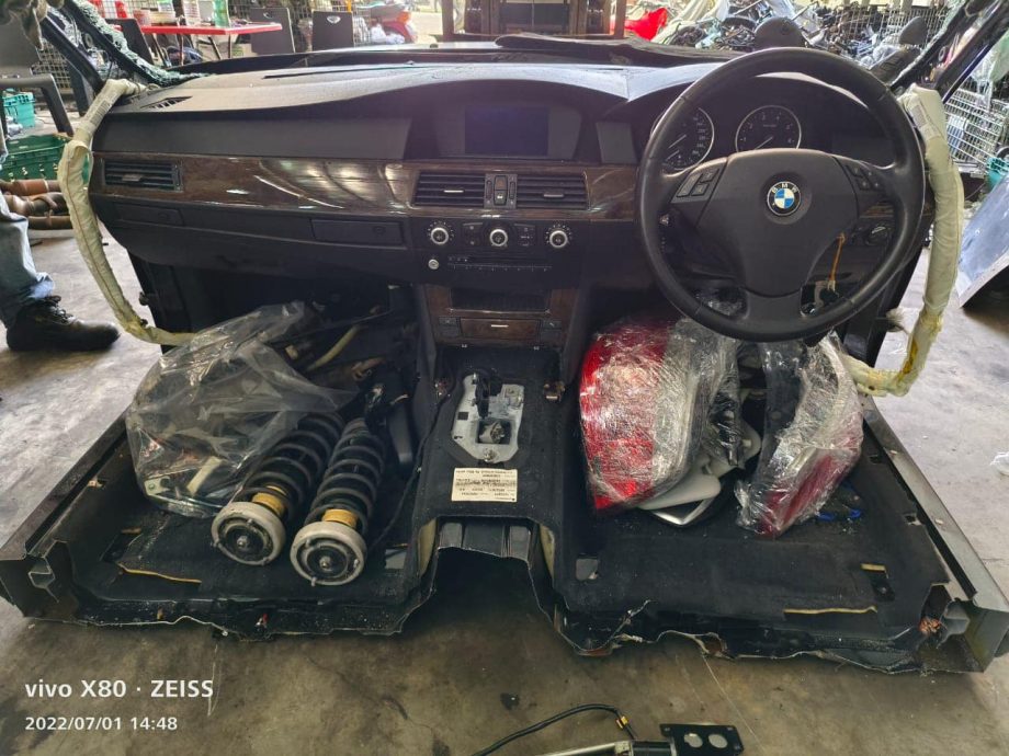 BMW E60 525I LCI HALF CUT CKD - Image 3