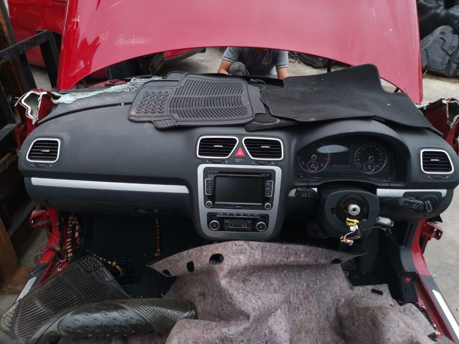 VW EOS CABRIOLET FACELIFT 2.0 TURBO HALF CUT CKD - Image 3