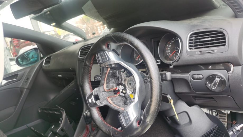 VW GOLF GTI 2.0 HALF CUT CKD - Image 3