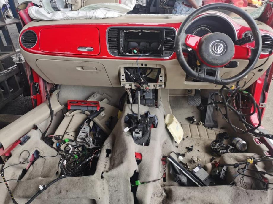 VW NEW BETTLE 1.2 TURBO HALF CUT CKD - Image 5